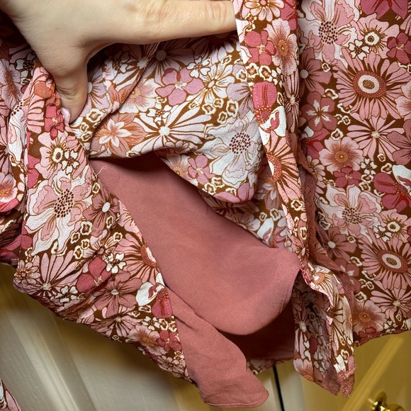 Aritzia Wilfred - Floral Eden Pink Long Sleeve V-Neck Bohemian Blouse in Size M - Picture 8 of 14